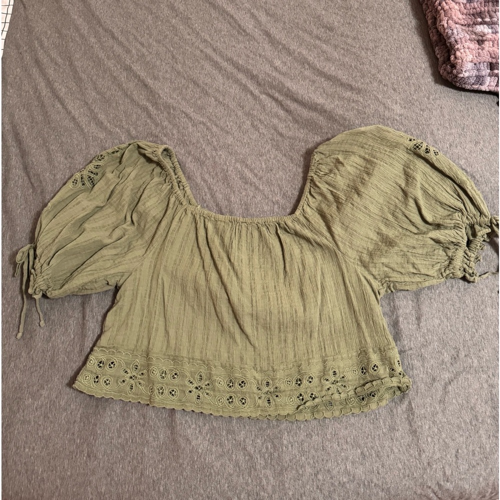 American Eagle lace top